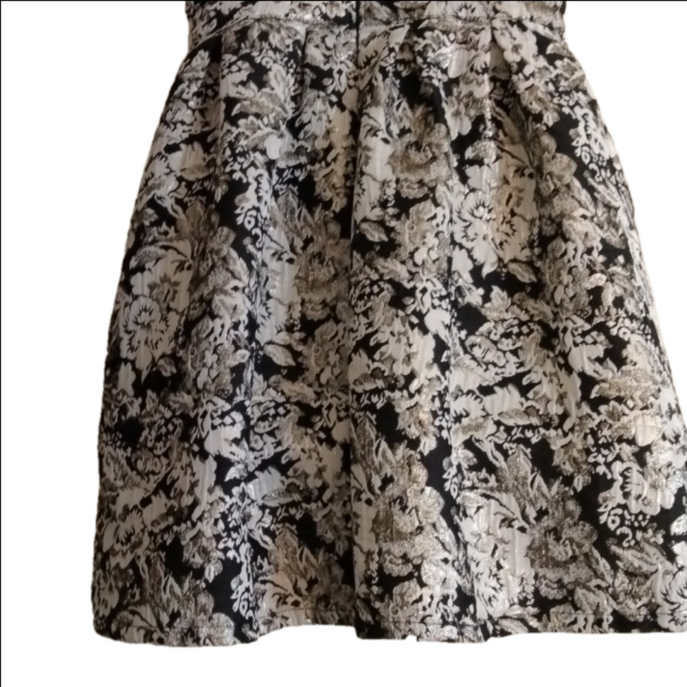 Abercrombie & Fitch Black and silver size small dress. Supercute style! - Picture 7 of 13